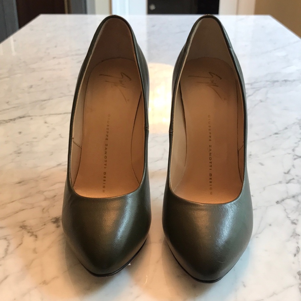 Giuseppe Zanotti Olive Leather Pump